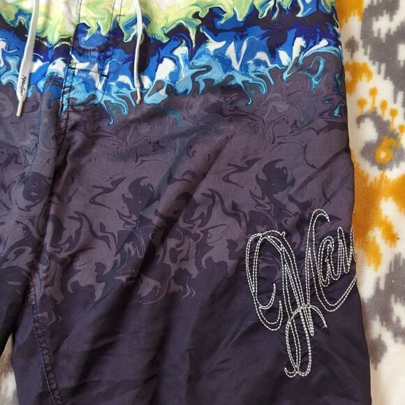 34. MAUI and sons board shorts - Picture 2 of 3